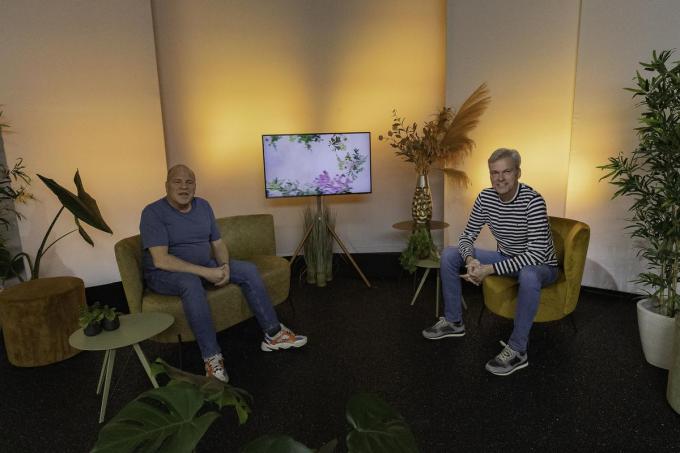 Sergio in de studio bij MENT-presentator Herbert.