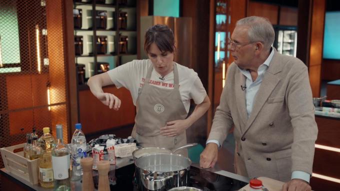 In de eerste aflevering was Sarah nog nerveus voor het alziend oog van Peter Goossens, maar gaandeweg ging dat beter.
