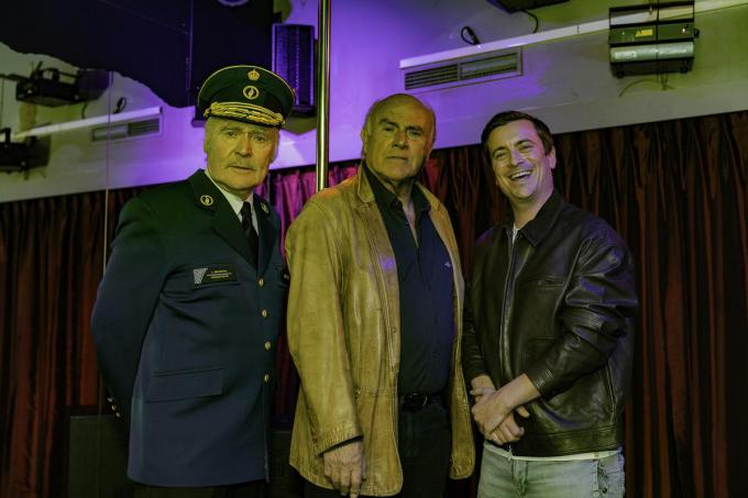 Een lachende Niels bij Frans Maas en Herbert Flack.