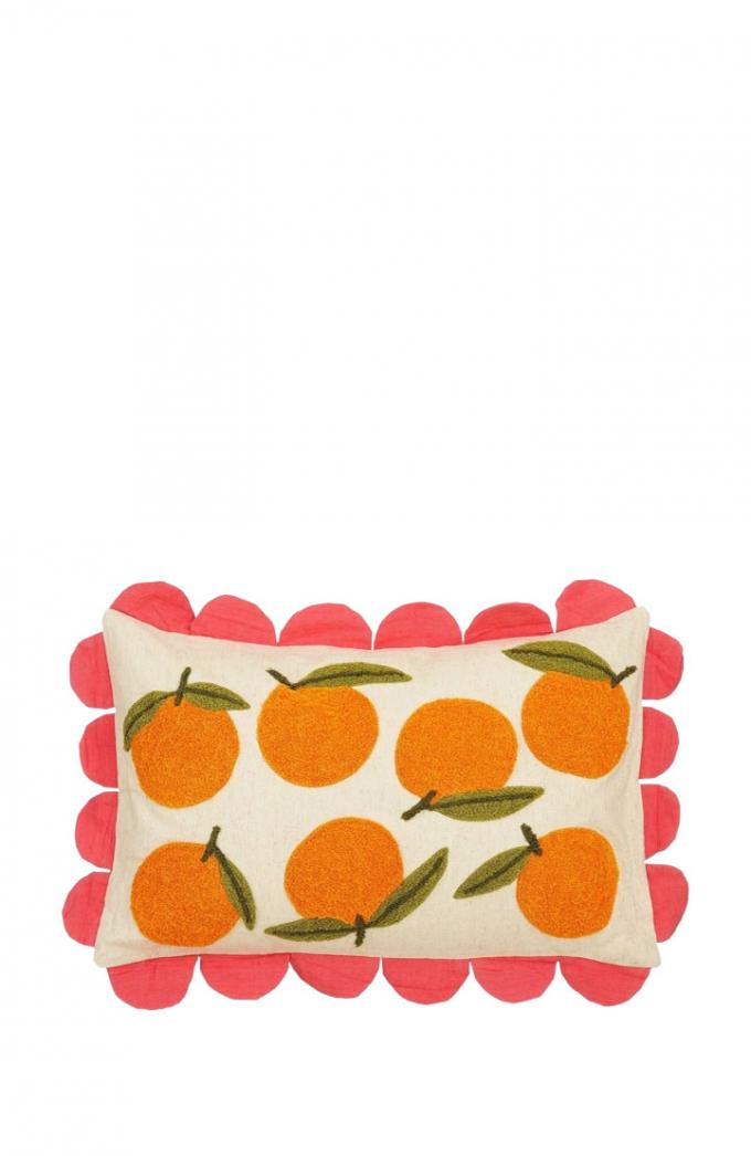 Kussen uit katoenmix met getufte sinaasappels en geschulpte rand (65 x 45 cm)