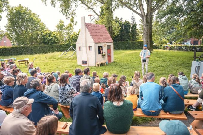 Na het succes van vorig jaar rijdt het cultuurprogramma-op-wielen Remorc vanaf mei naar vier nieuwe locaties. (gf)