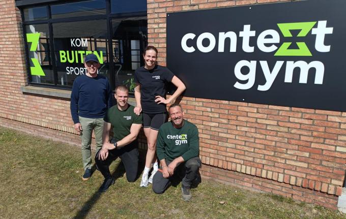 Zaakvoerders Jonas De Creus en Annelies De Prest worden vergezeld door Christoph De Sutter, de Damse schepen van sport, en Peter Lonneville, verhuurder van het domein.