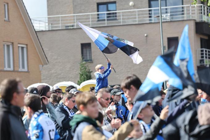 Zelfs de jongsten supporteren mee.