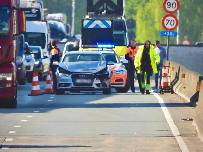 Door het ongeval was het meteen aanschuiven geblazen in de richting van de kust.