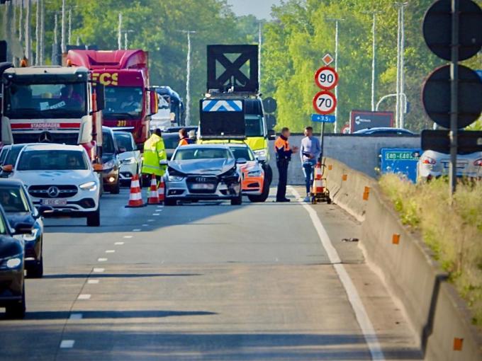 Door het ongeval was het meteen aanschuiven geblazen in de richting van de kust.