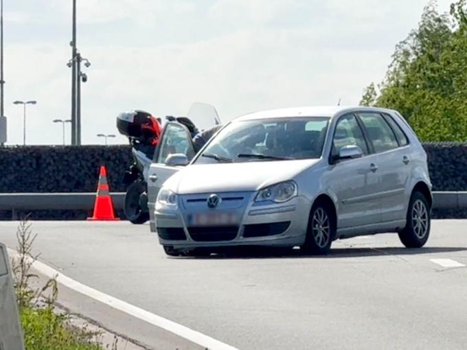 De politie zette de rijweg deels af en deed de nodige vaststellingen.