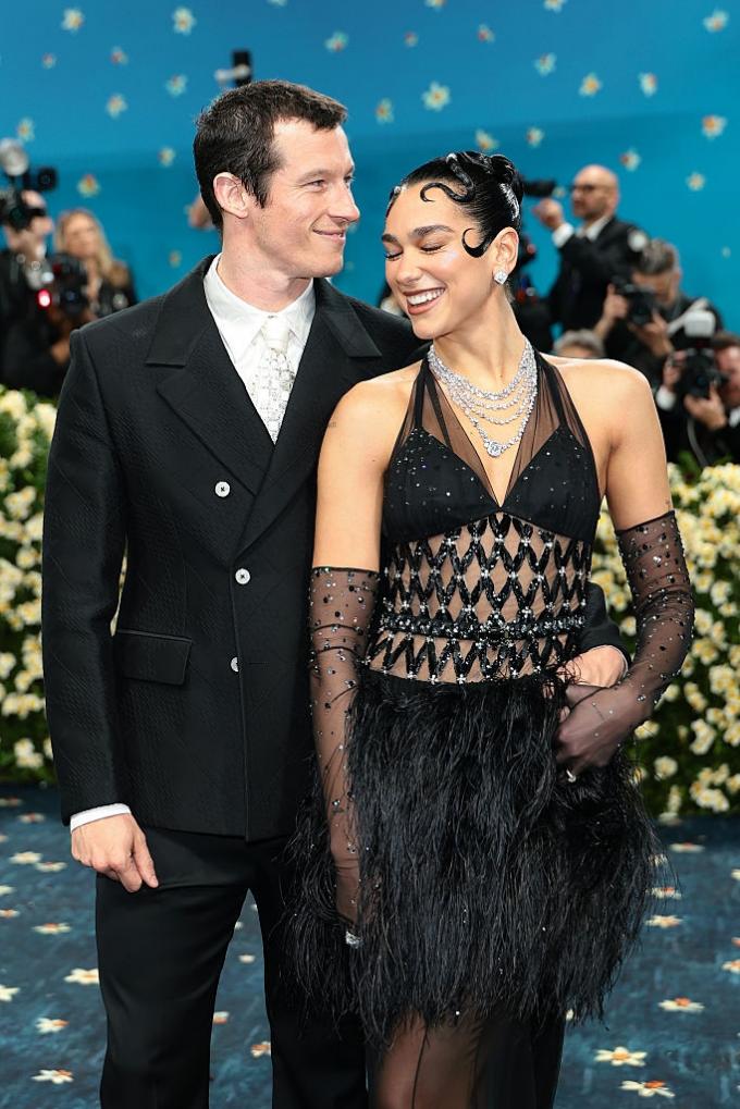 Callum Turner en Dua Lipa 