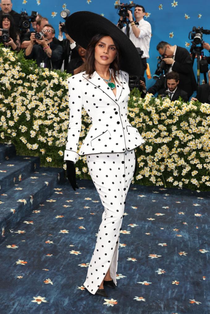 Priyanka Chopra Jonas in Balmain met Bulgari juwelen