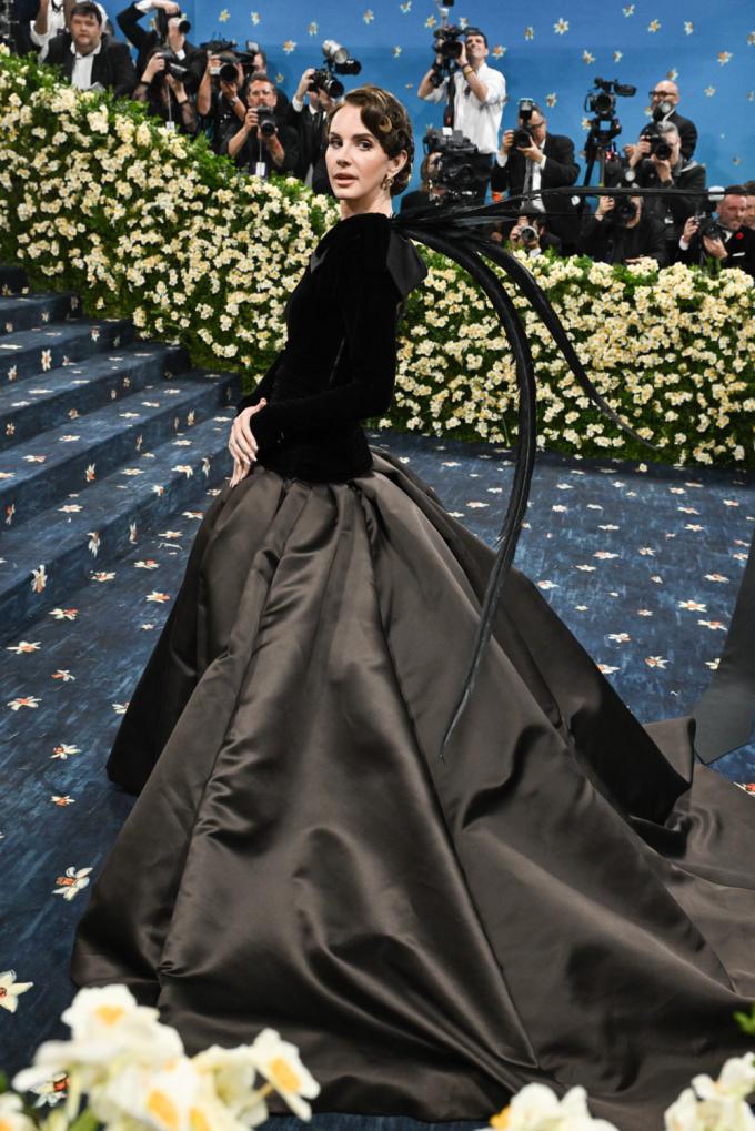 Lana Del Rey in Valentino