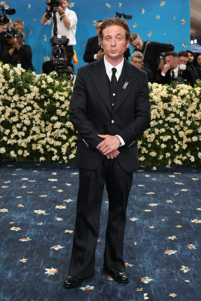 Jeremy Allen White in Louis Vuitton