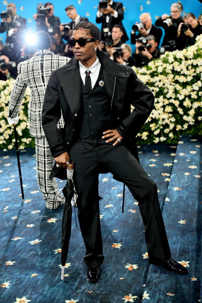 A$AP Rocky in AWGE en Bvlgari juwelen