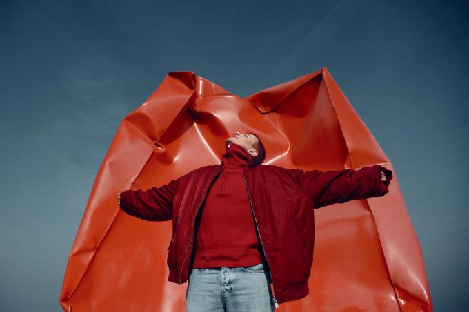 Seppe moest én zou deelnemen aan Eurosong: “Sinds 2017 heb ik elke twee jaar de VRT gemaild om mezelf aan te prijzen. En zie, de aanhouder wint.”