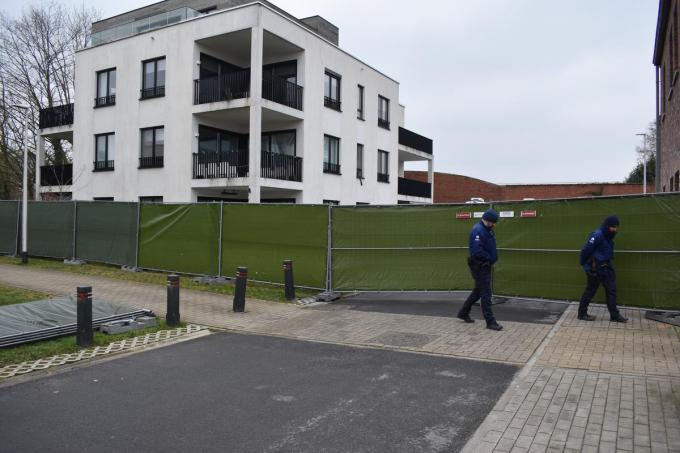 Tijdens de reconstructie in februari werd Sien M. nauwlettend in de gaten gehouden door een psychiater. (LK)