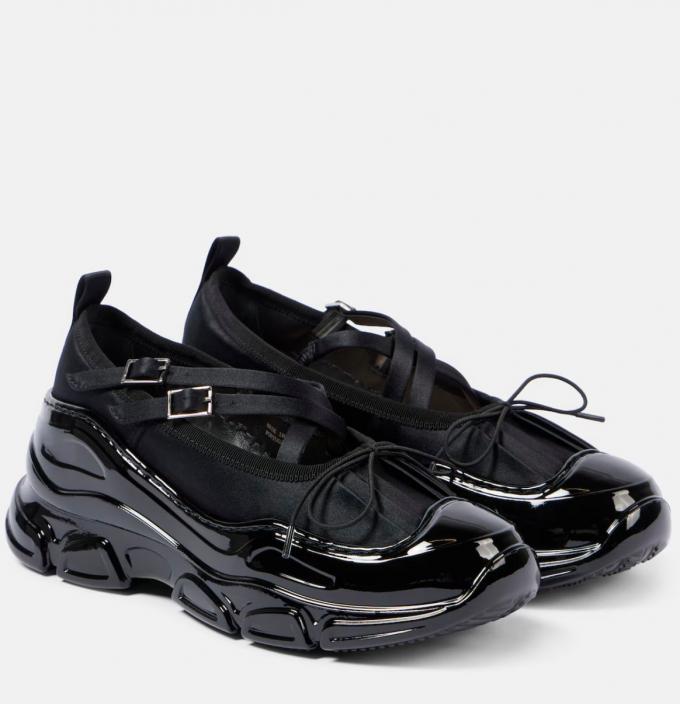 Combat shoes