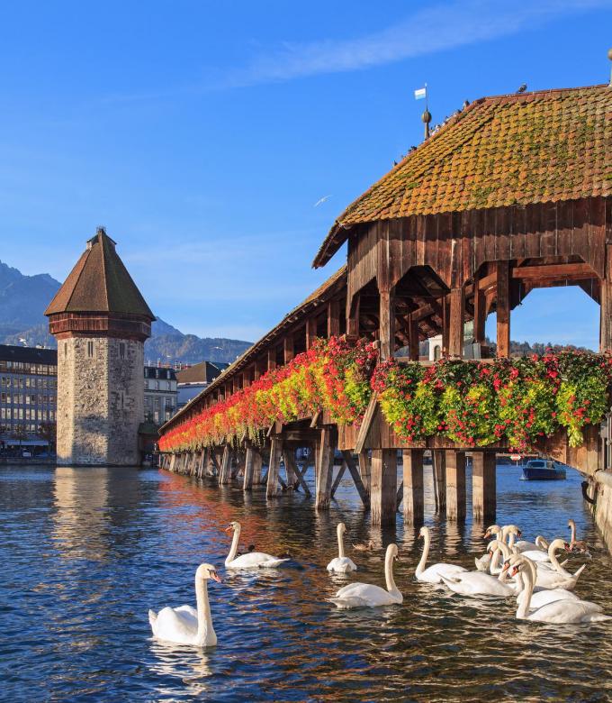 De houten kapelbrug in Luzern: indrukwekkend om te zien. (foto Getty)