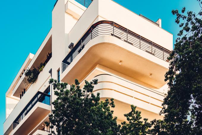 Si les Bauhausmädels étaient majoritairement cantonnées à l'atelier textile, l'architecture du mouvement a fait des émules jusqu'en Israël - Getty Images