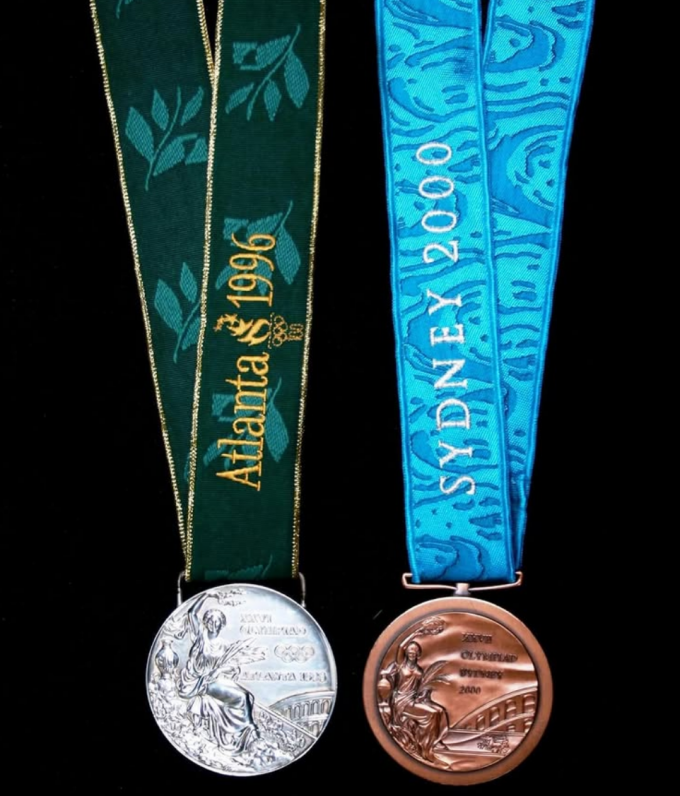 Vandecaveye won zilver op de Olympische Spelen van Atlanta (1996) en brons in Sydney (2000).