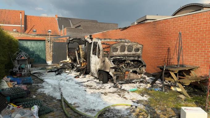 Van de mobilhome bleef er niks meer over.