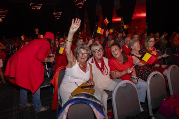 De sfeer zat er nochtans helemaal in bij aanvang van de uitzending op groot scherm in het Kursaal.