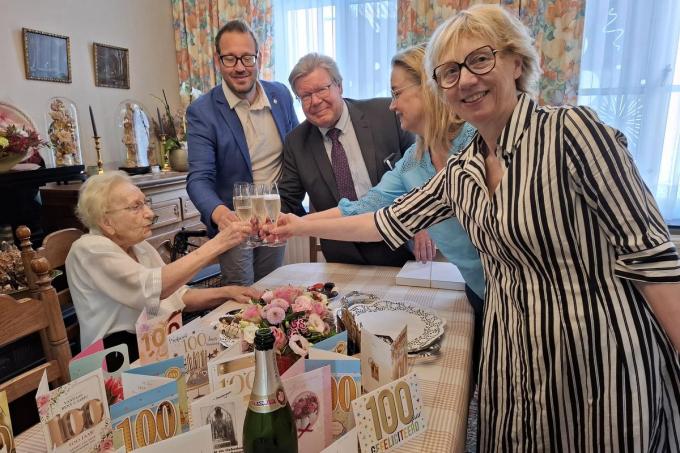 De gemeente kwam Agnes al feliciteren.