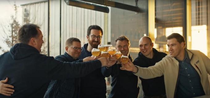 Het nieuwe collab beer ‘Kombine 2025’ bouwt voort op de samenwerking met brouwerij Weihenstephan en wordt bij St.Bernardus zelf gebrouwen.