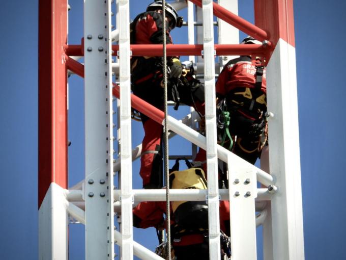 In de attractie van 85 meter hoog waren klimmers bezig aan een oefening.