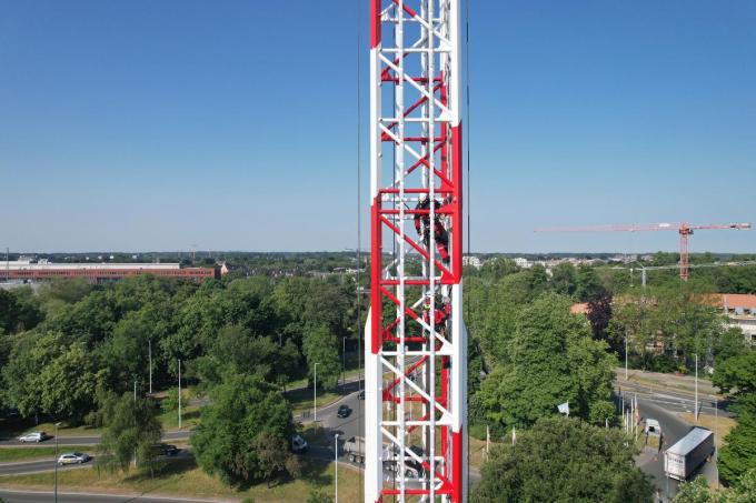 In de attractie van 85 meter hoog waren klimmers bezig aan een oefening.