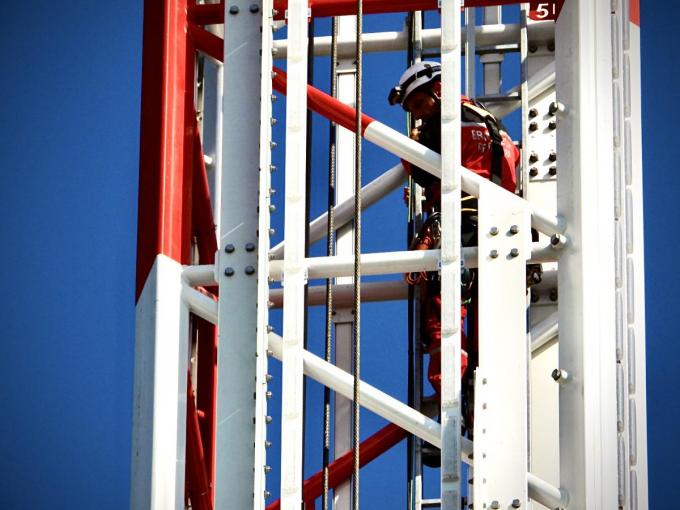 In de attractie van 85 meter hoog waren klimmers bezig aan een oefening.