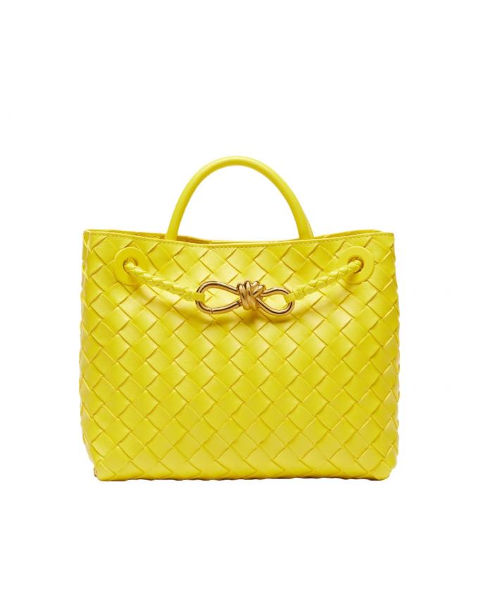 Handtas in gevlochten leer met gouden detail