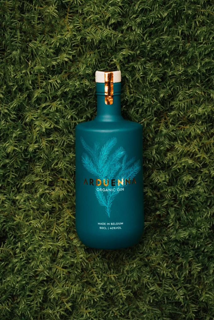 Une bouteille de gin belge