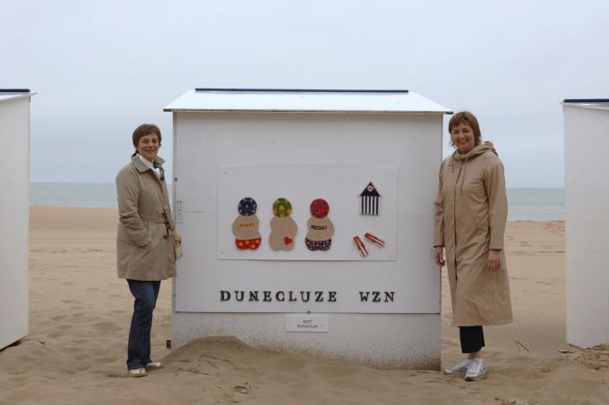 Een groep bewoners van woonzorgcentrum Dunecluze versierde ook een cabine.