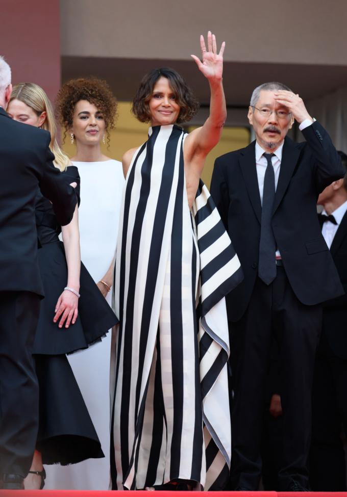 Halle Berry (58)