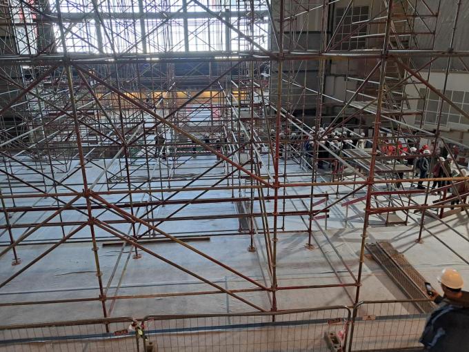 Na de renovatie zal de zaal op gelijke hoogte van het podium gebracht kunnen worden, waardoor je een prachtig zicht krijgt op de zee.