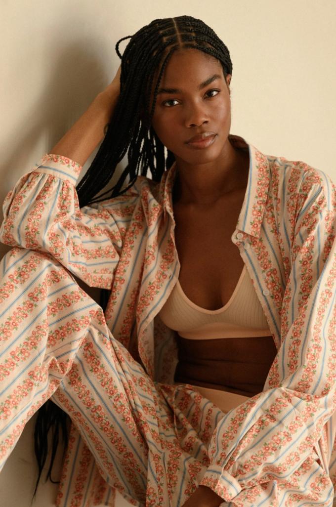 Chemise et pantalon tous deux fleuris