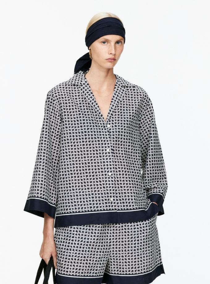 Chemise à imprimés et short assorti