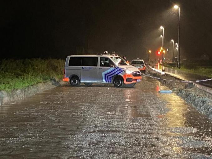 De politie snelde die woensdagavond massaal ter plaatse. (foto a-GS)