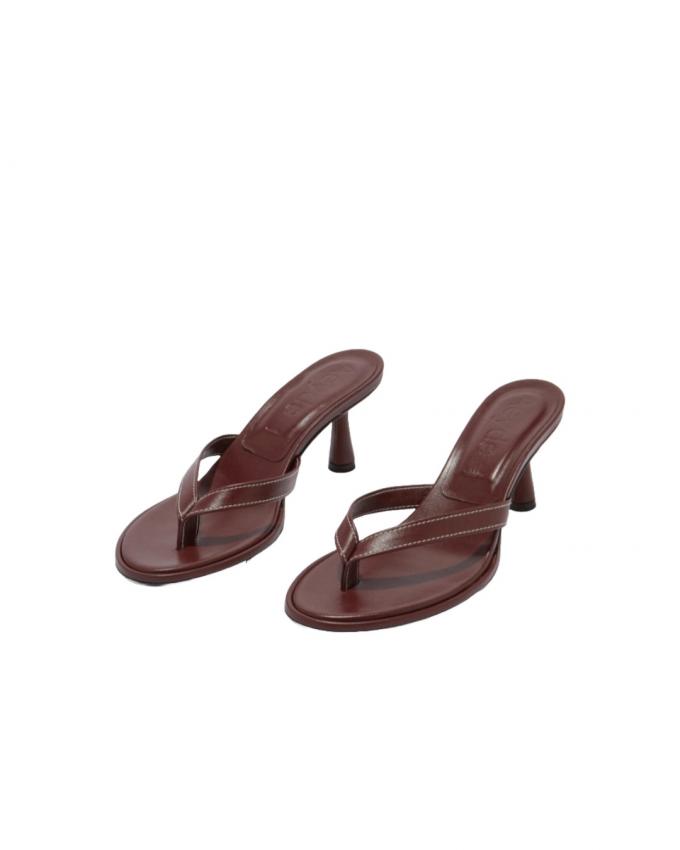 Wijnrode teenslippers met hak