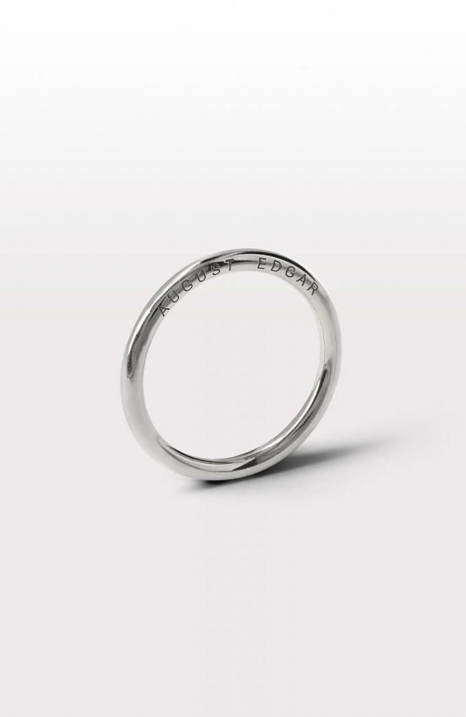 Zilveren ring met naam in gegraveerd 'Ode'