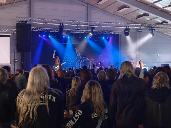 Veertig jaar na de laatste officiële editie werd het iconische hardrockfestival nieuw leven ingeblazen, met een line-up met fans uit binnen- en buitenland in.