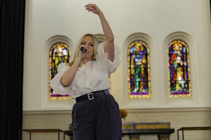 Maria tijdens haar optreden in de Heilig Hartkerk in Aalst.