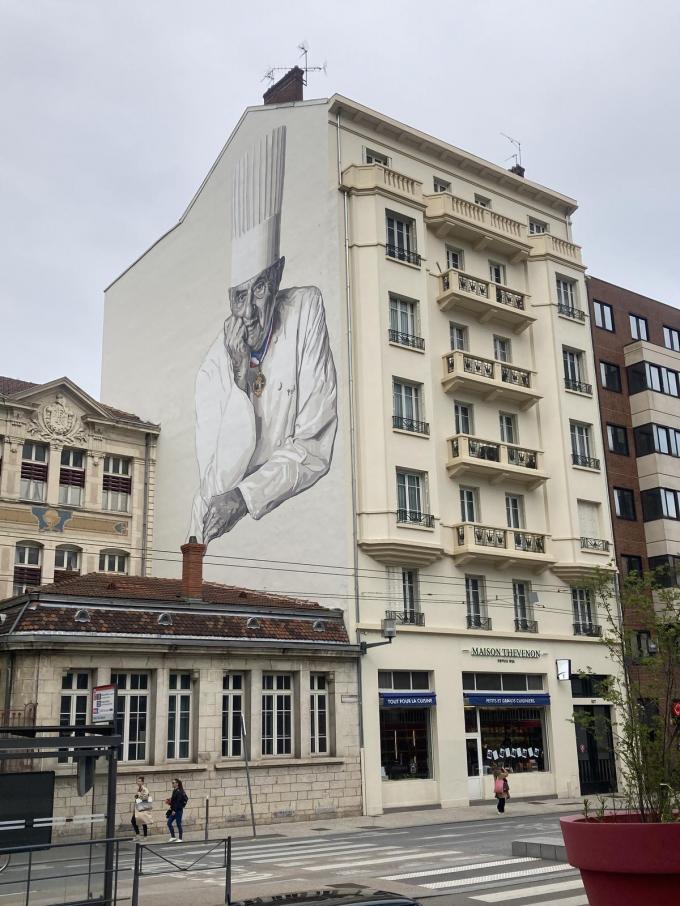 Sterrenchef wijlen Paul Bocuse wordt nog altijd op handen gedragen in de stad. (foto PS)