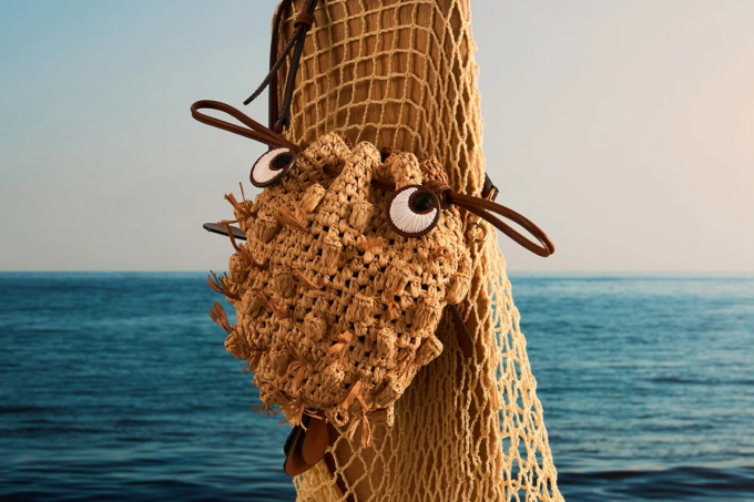 Notre sélection d'essentiels pour affronter la canicule - ici, Anya Hindmarch (SDP)