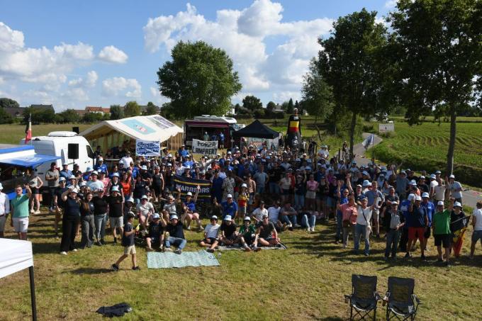 Een beeld uit 2024. Elk jaar trekken enkele honderden Lampaert-fans mee naar het BK wielrennen.