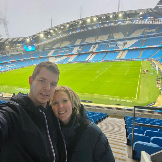 Kevin De Bruyne met zijn vrouw bij Manchester City.