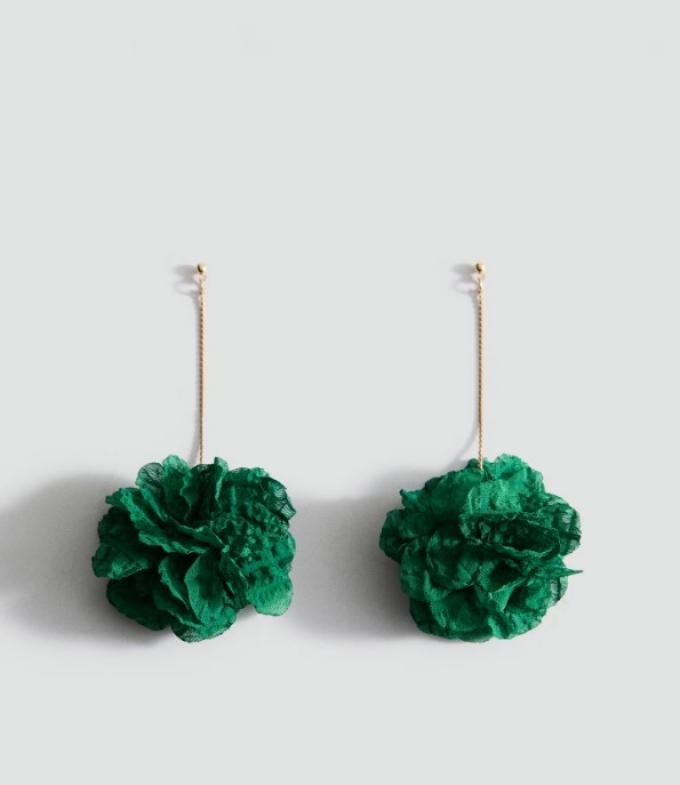 Oorbellen met stoffen bloemenhanger
