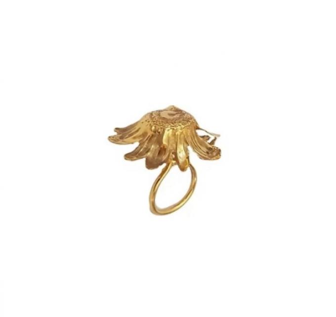 Gouden ring met poëtische bloem