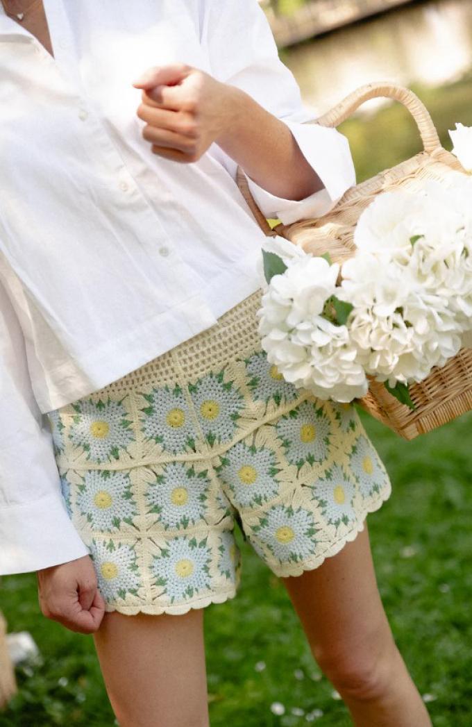 Gehaakte short met bloemen 