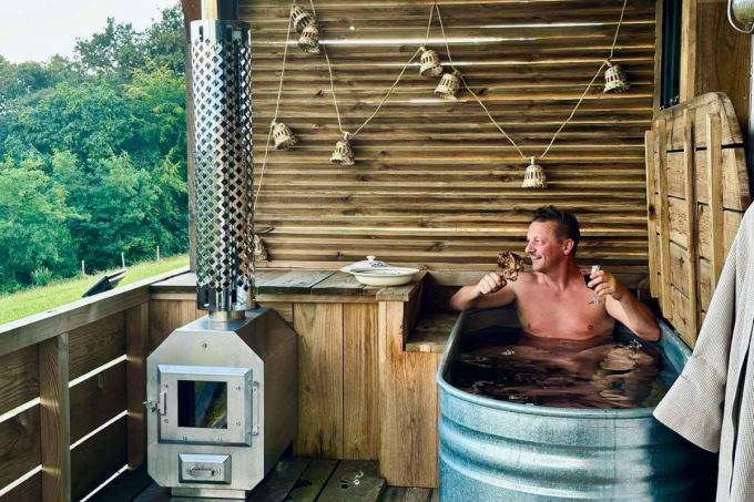 Hendrik Dierendonck prouve que manger dans son bain peut être (très) sexy - Alice Bown