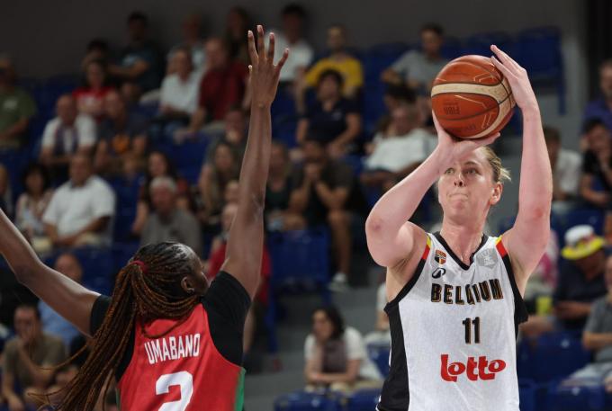 Emma Meesseman was meteen op de afspraak op het EK. In de eerste groepsmatch tegen Portugal leidde ze de Belgian Cats met een double-double (19 punten, 11 rebounds) en zes assists naar een klinkende zege.