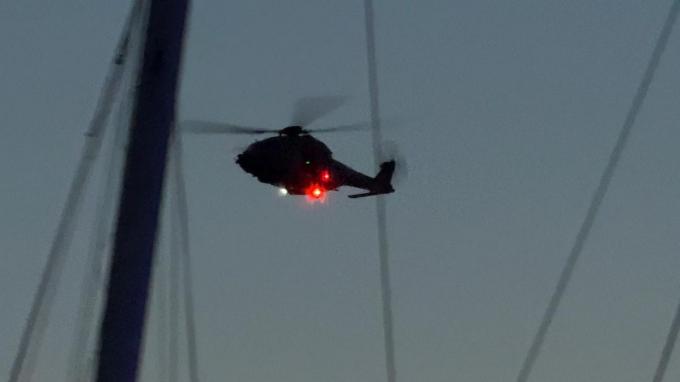 Onder andere met een helikopter werd het wateroppervlak een tijdlang afgezocht.